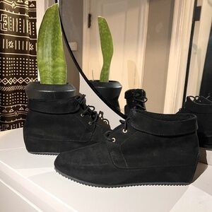 AMERICAN EAGLE AE Black Suede Lace Up Moccasin Booties Size 8.5